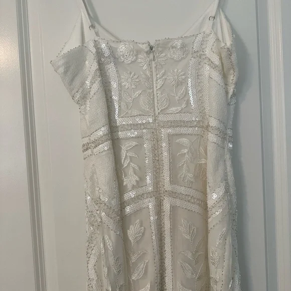 Elegant White Floral Embellished Dress - Picture 6 of 7